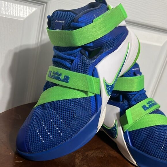 🔥🏀 NIKE LEBRON SOLDIER 9 IX Boys Size 5Y Royal Blue 776471-441 - EXCELLENT - Picture 2 of 11